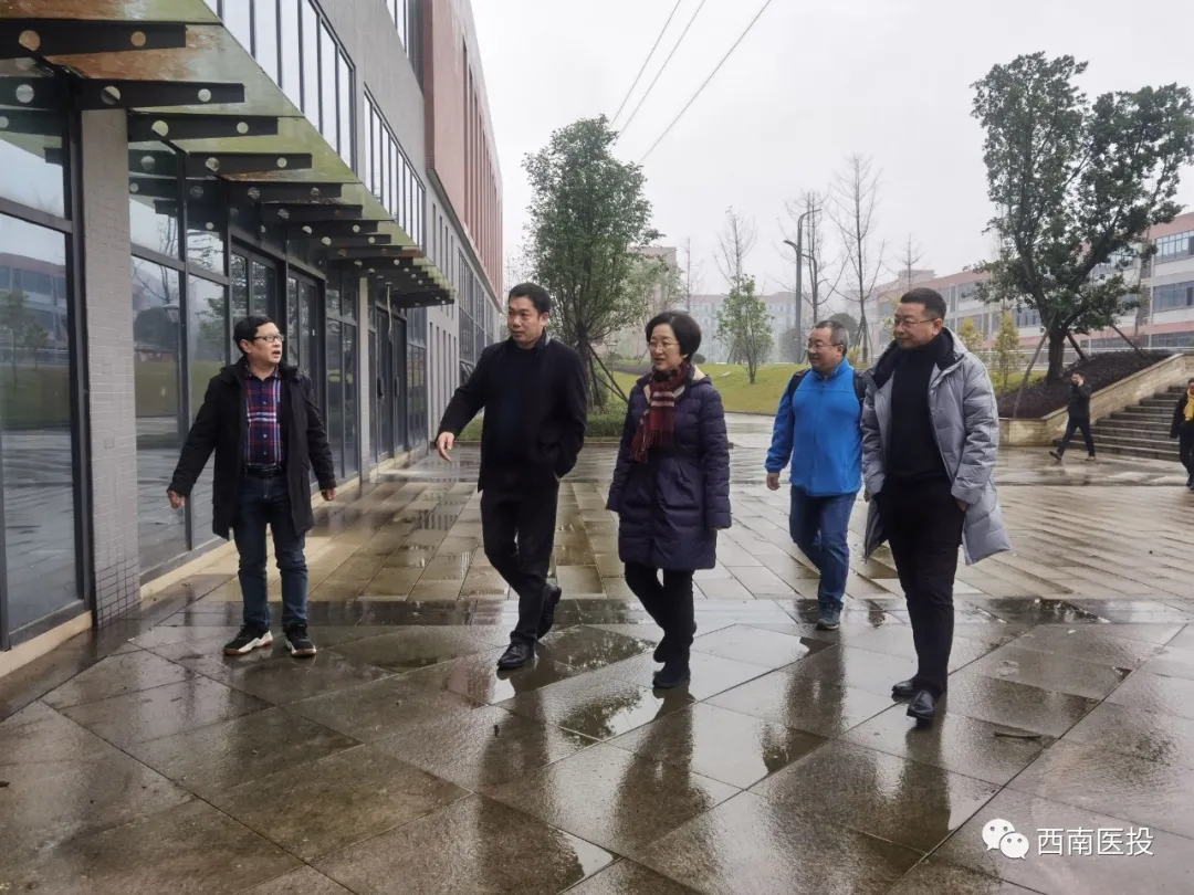 西南醫投集團董事長黃露調研瀘州醫療器械職業學院項目推進情況