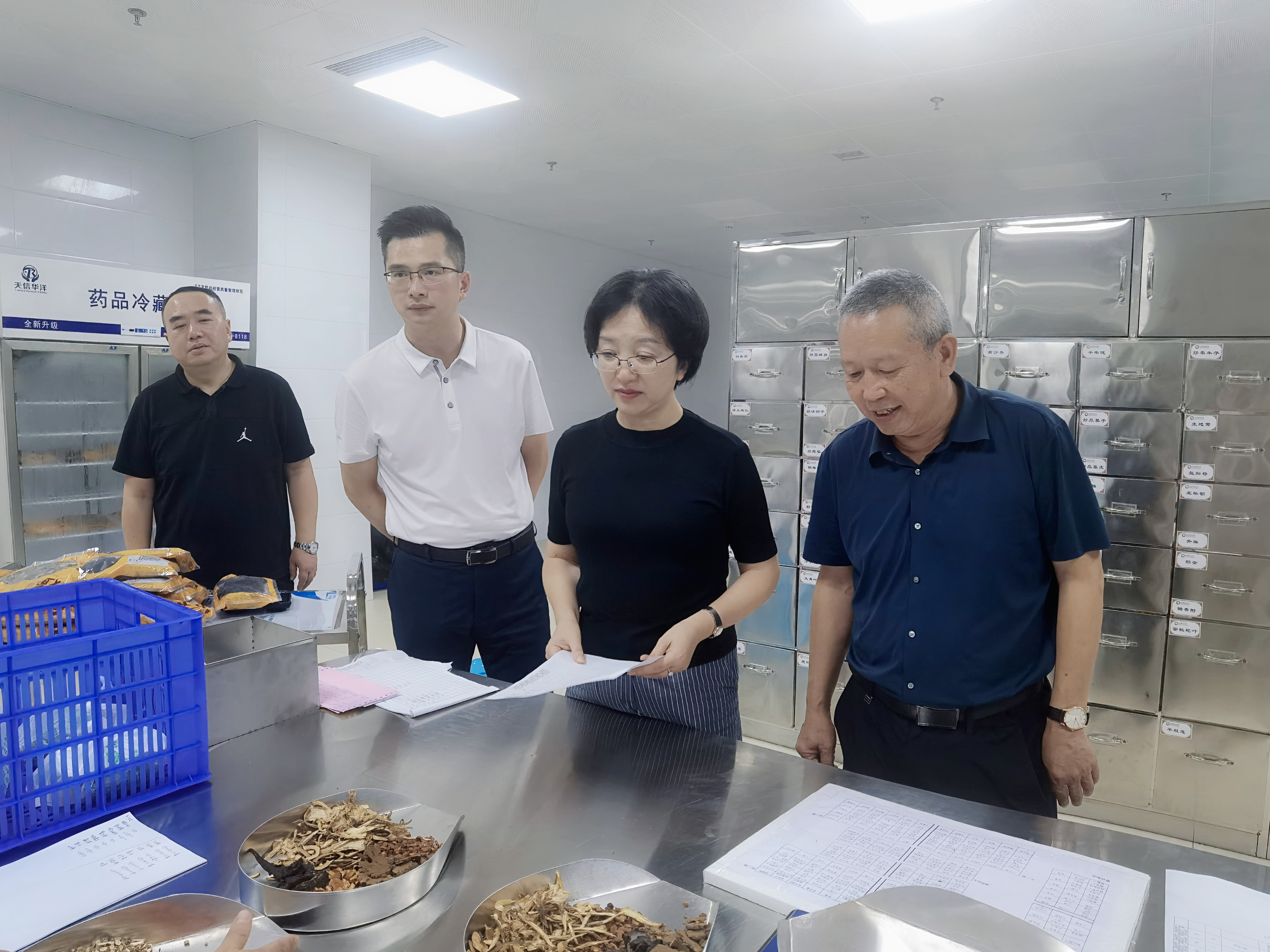 黃露董事長視察天植中藥公司投資建設的中藥飲片代煎中心