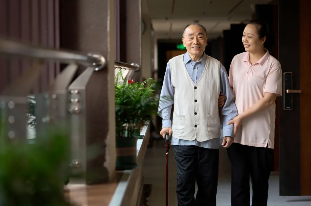 巾幗芳華映初心 柔肩擔當綻風采——西南醫投集團致敬最美“她力量”書寫健康產業新篇章