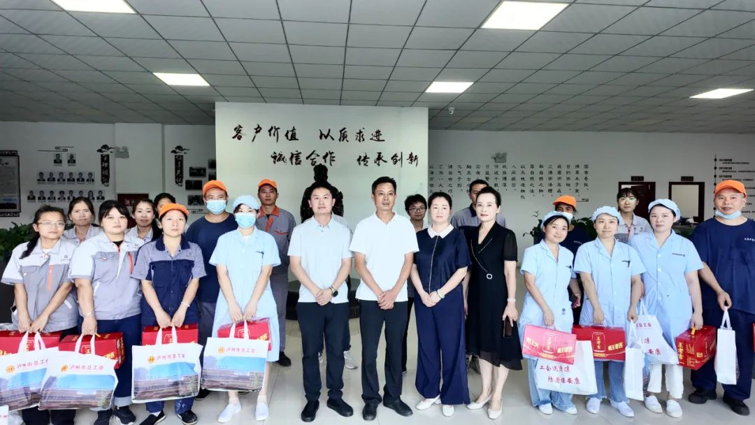 市總工會(huì)赴西南醫(yī)投集團(tuán)天植中藥公司開(kāi)展高溫慰問(wèn)活動(dòng)